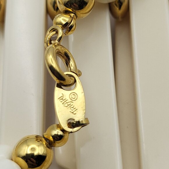 Vintage Trifari Double-Strand Cream & Goldtone Beaded Collar Necklace - Picture 7 of 12